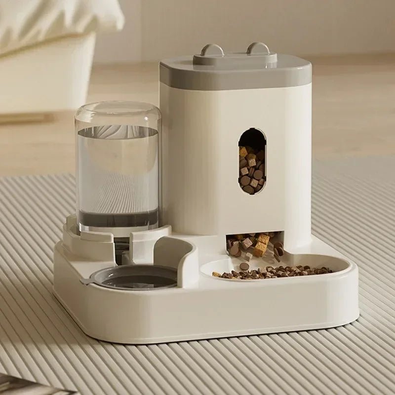 Automatic pet water dispenser bottle for cats and dogs, leak-proof feeder with large capacity and easy refill.