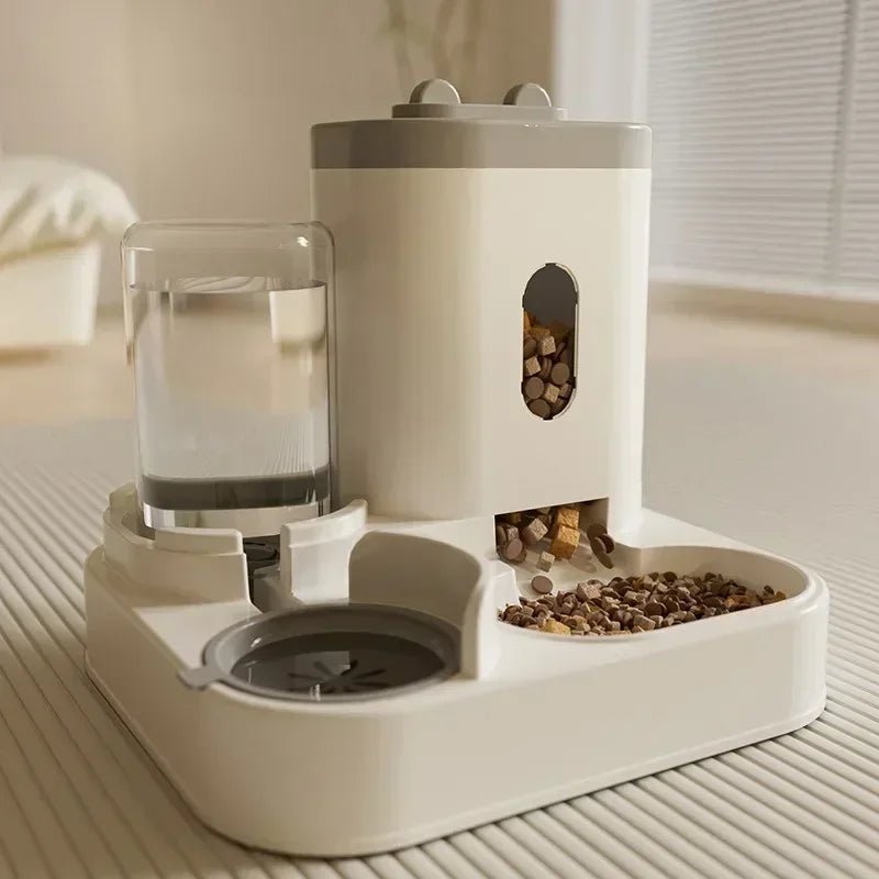 Automatic pet water dispenser bottle for cats and dogs, leak-proof, large capacity, easy refill, made by Mufaal.com.