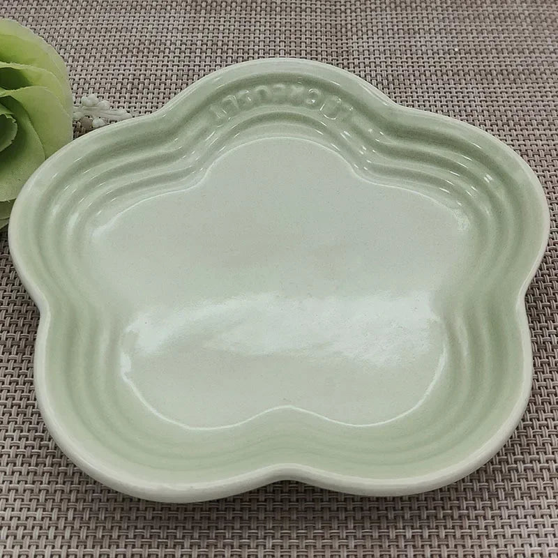 Raised ceramic cat bowl by Mufaal.com, elevated anti-spill feeder designed for better digestion and feline comfort.