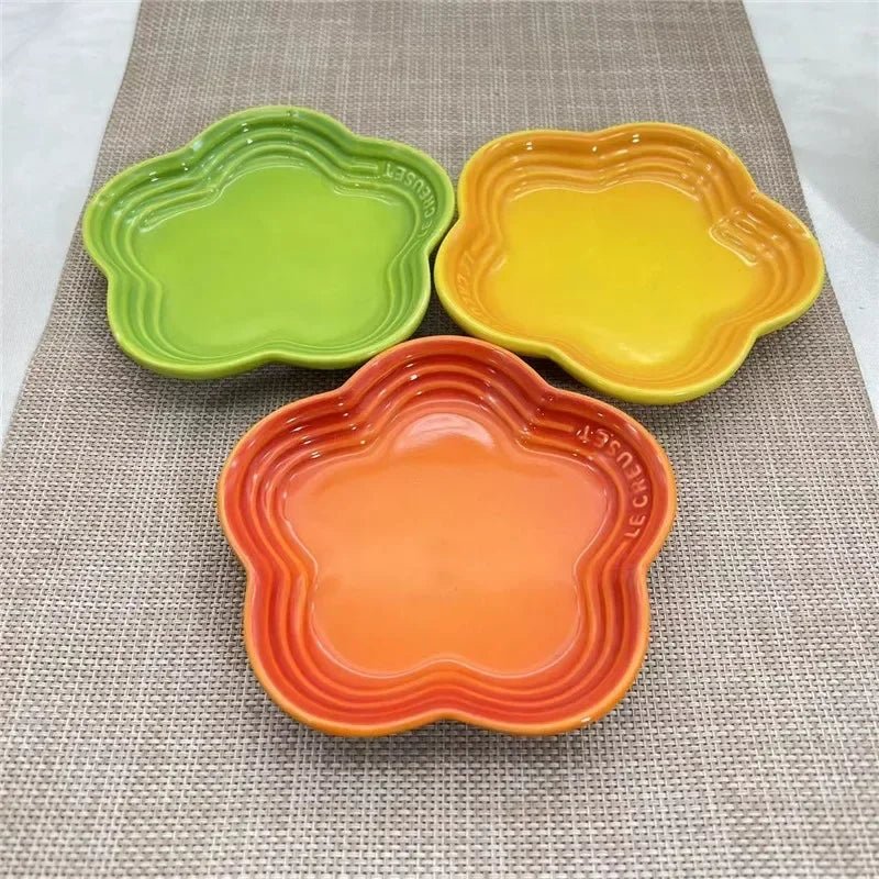 Raised ceramic cat bowl by Mufaal.com, elevated anti-spill feeder designed for better digestion and comfort for cats.