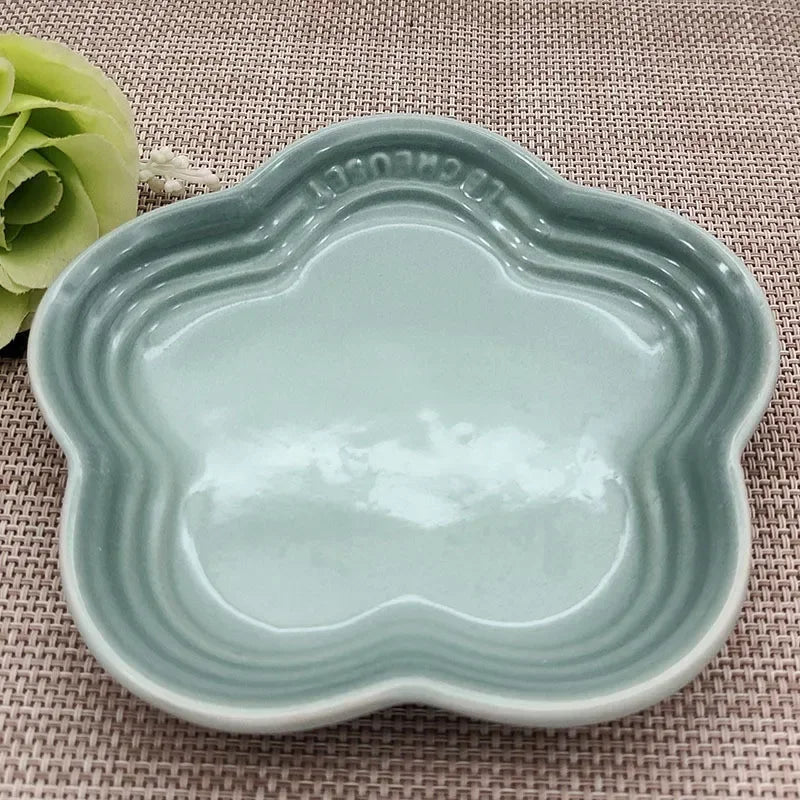 Raised ceramic cat bowl by Mufaal.com, elevated anti-spill feeder designed for improved digestion and kitty comfort.