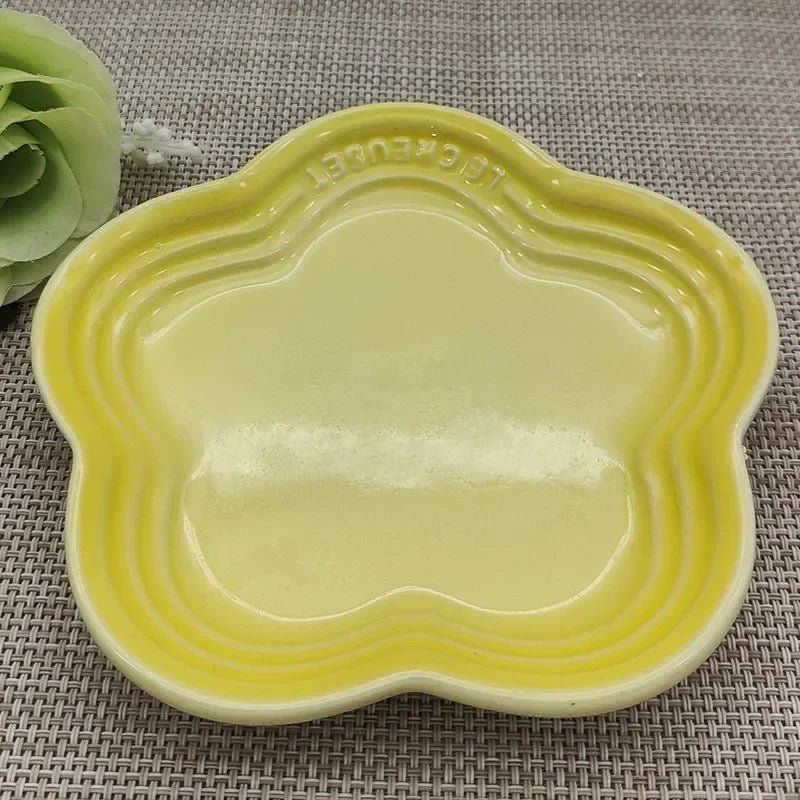 Raised ceramic cat bowl by Mufaal.com, elevated anti-spill feeder designed for improved digestion and comfortable feeding.