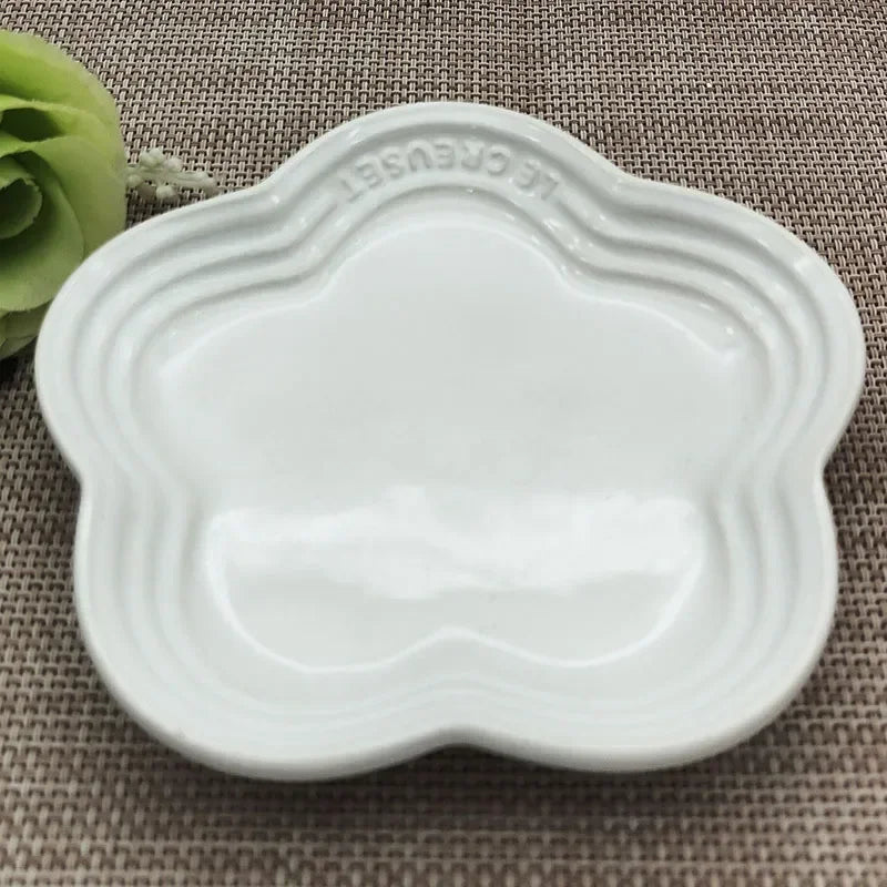 Raised ceramic cat bowl by Mufaal, elevated anti-spill feeder designed for better digestion and cat comfort.
