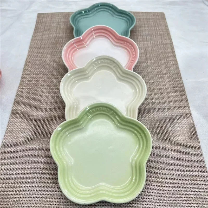 Raised ceramic cat bowl by Mufaal.com with elevated design and anti-spill features for improved digestion and comfort.