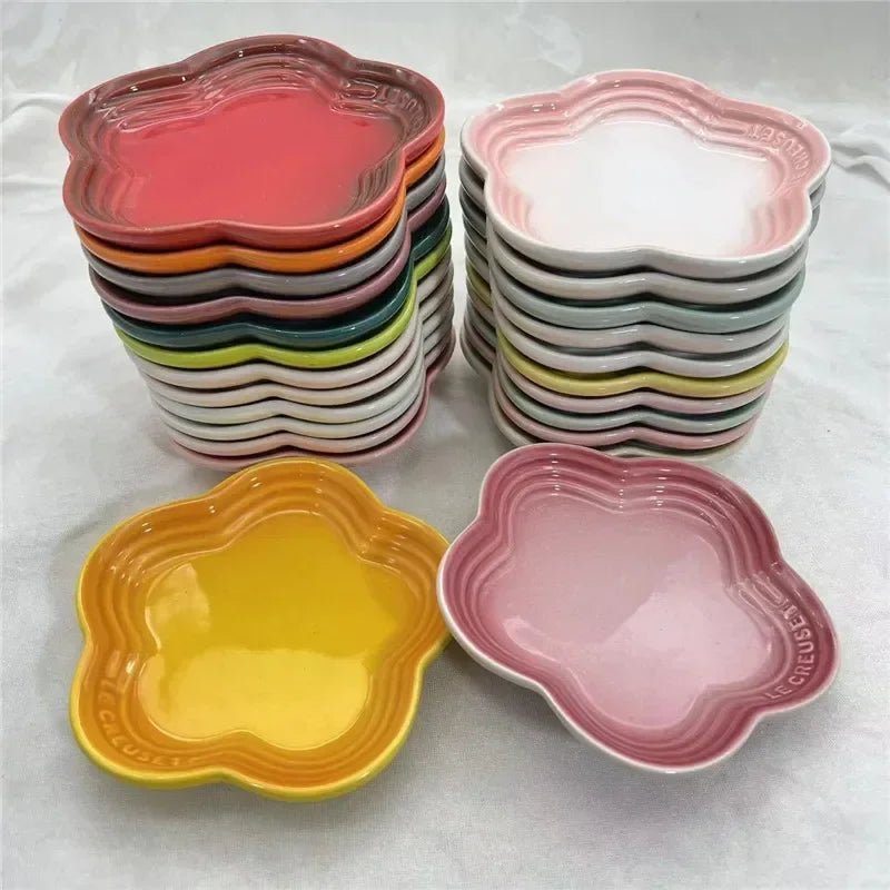 Raised ceramic cat bowl by Mufaal.com, elevated anti-spill feeder designed for better digestion and comfort for cats.
