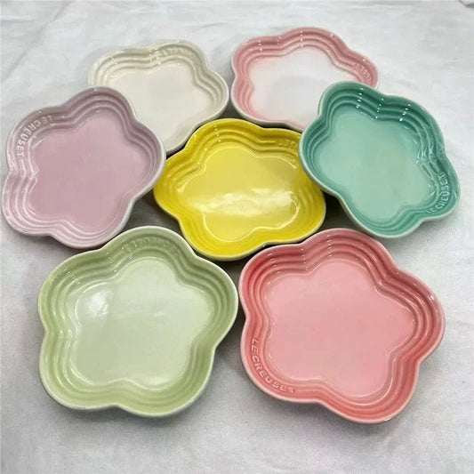 Raised ceramic cat bowl by Mufaal.com, elevated anti-spill feeder designed for comfortable eating and better digestion.
